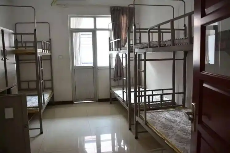 石家庄一中实验学校学校位置:石家庄高新区湘江道168号寝室情况:宿舍