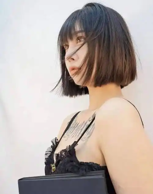 直直直直直短发,普通但很美!