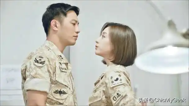 后裔》,在剧中饰演军医官尹明珠中尉,剧中和晋久的「救援cp」造就话题