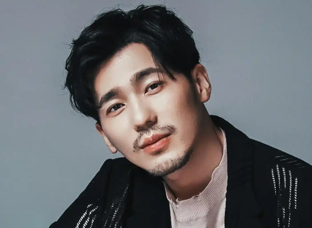 给35岁以下"演技好的11位男演员"排个名,朱一龙第7,任嘉伦第3