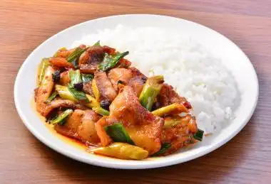 四川经典菜品回锅肉盖浇饭