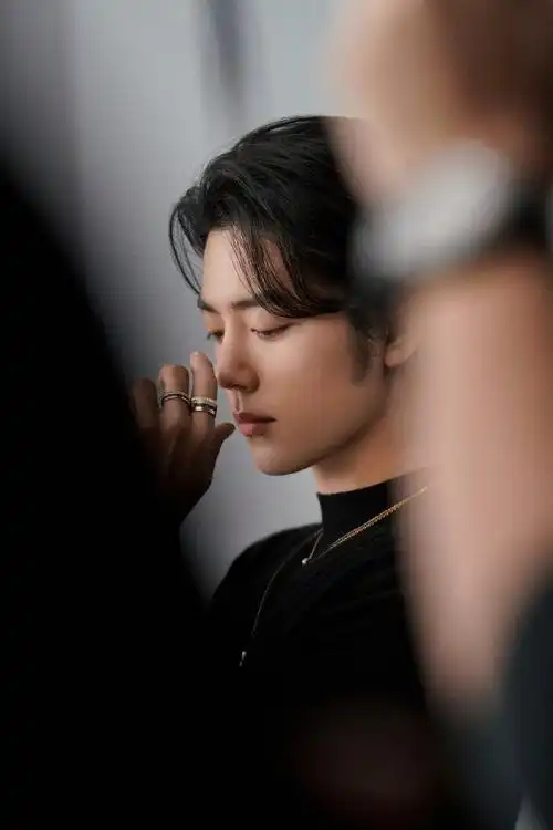 肖战工作室温馨提醒##肖战狼尾侧颜