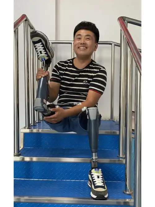 左滑  #向左滑系列  #向左滑  #假肢  #义肢  #智能假肢  #假肢男孩