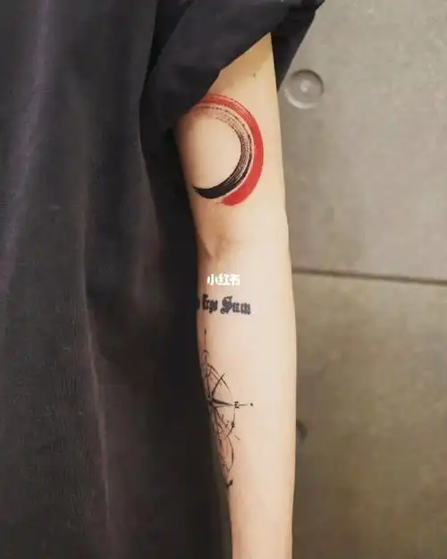 鹿晗新添纹身