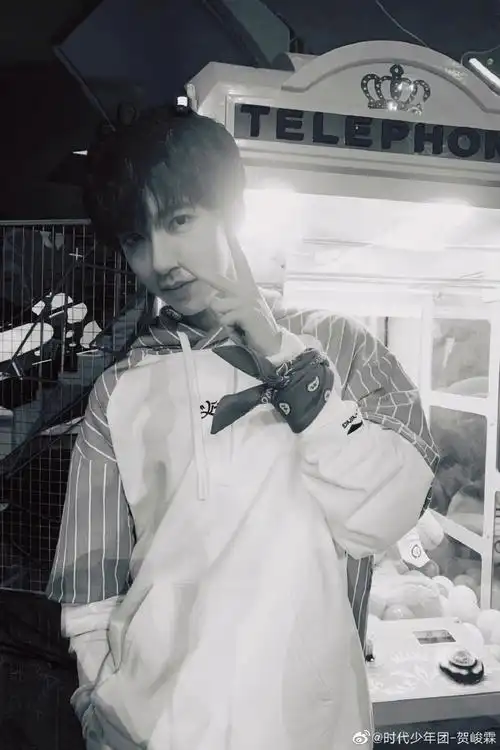 贺峻霖用头发比心