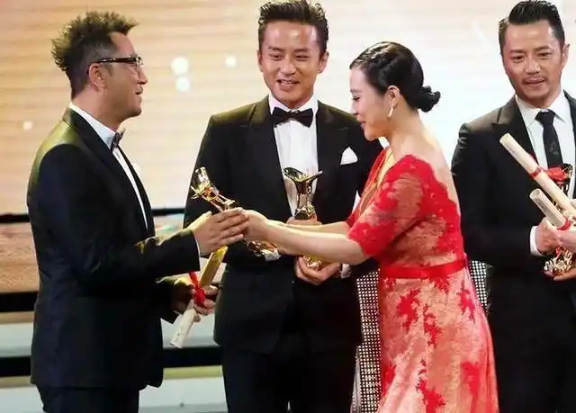 郝蕾邓超曾恋爱三年而分手如今单身带娃潇洒率真