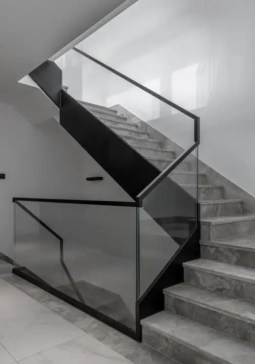 大户型简约现代风格楼梯装修效果图