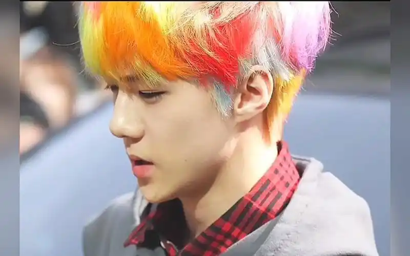 吴世勋发色合集 帅哥头发什么颜色都能驾驭