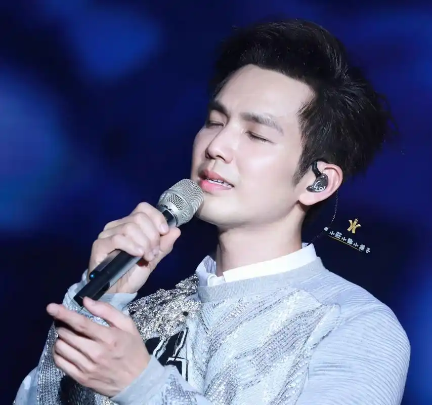 20170826钟汉良南京乐作人生巡回演唱会 最爱哇柔柔的侧面特写,线条