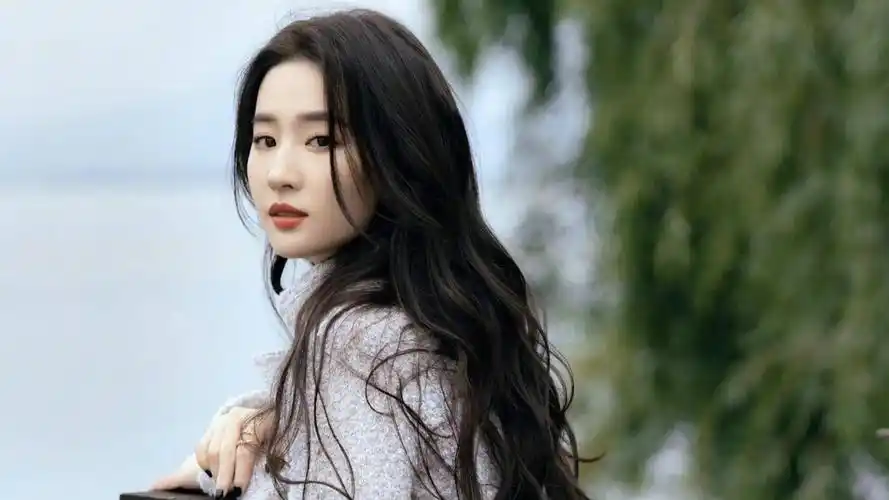 神仙姐姐好通透!刘亦菲采访发言引网友热议:不能在乎别人的想法