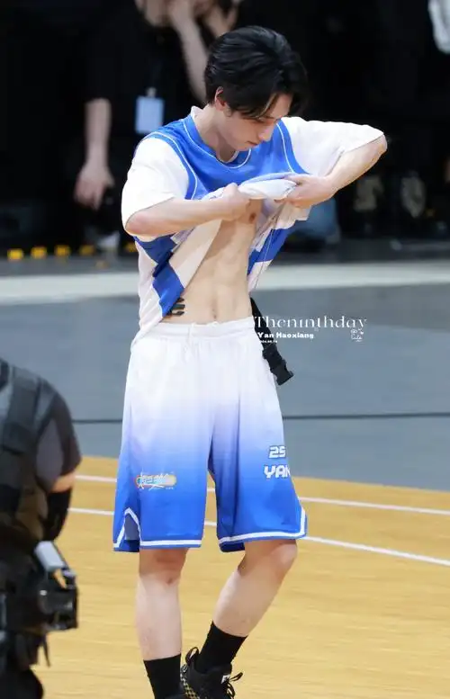 时代少年团全员腹肌照