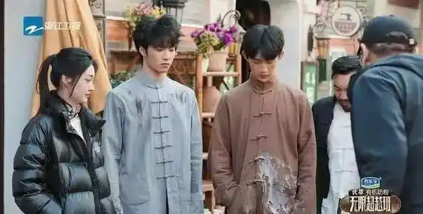 易烊千玺2.0:182cm的沉稳少年,18岁拿下"内娱黑马"