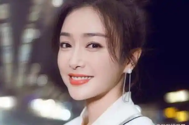 秦岚:与黄晓明同居5年被"辜负",散尽家财,如今仍相信爱情