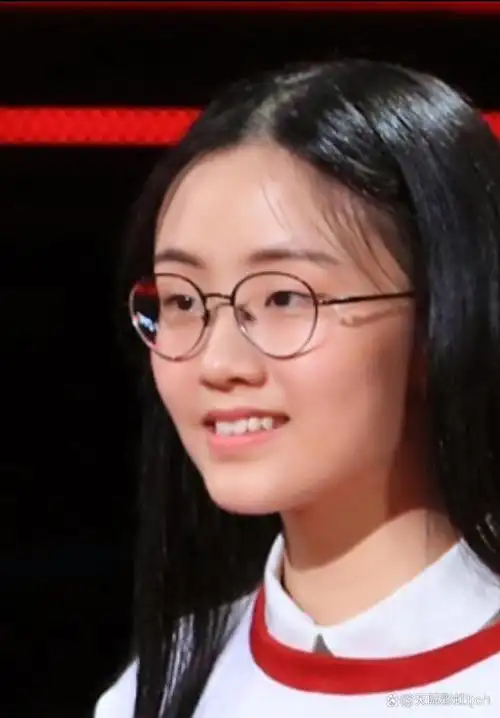 2017年7月,郭沁参加《中国新歌声第二季》,凭借演唱《美若黎明》加入