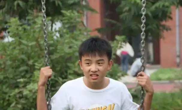 曾搭档千玺仍不温不火,今帅成小狼狗|童星|郑伟|易烊千玺|关晓彤_网易