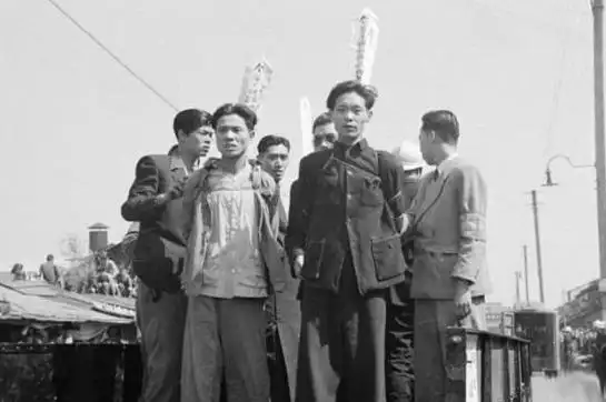 解放前夕上海刑场的老照片,视死如归的壮烈场景实在让人佩服