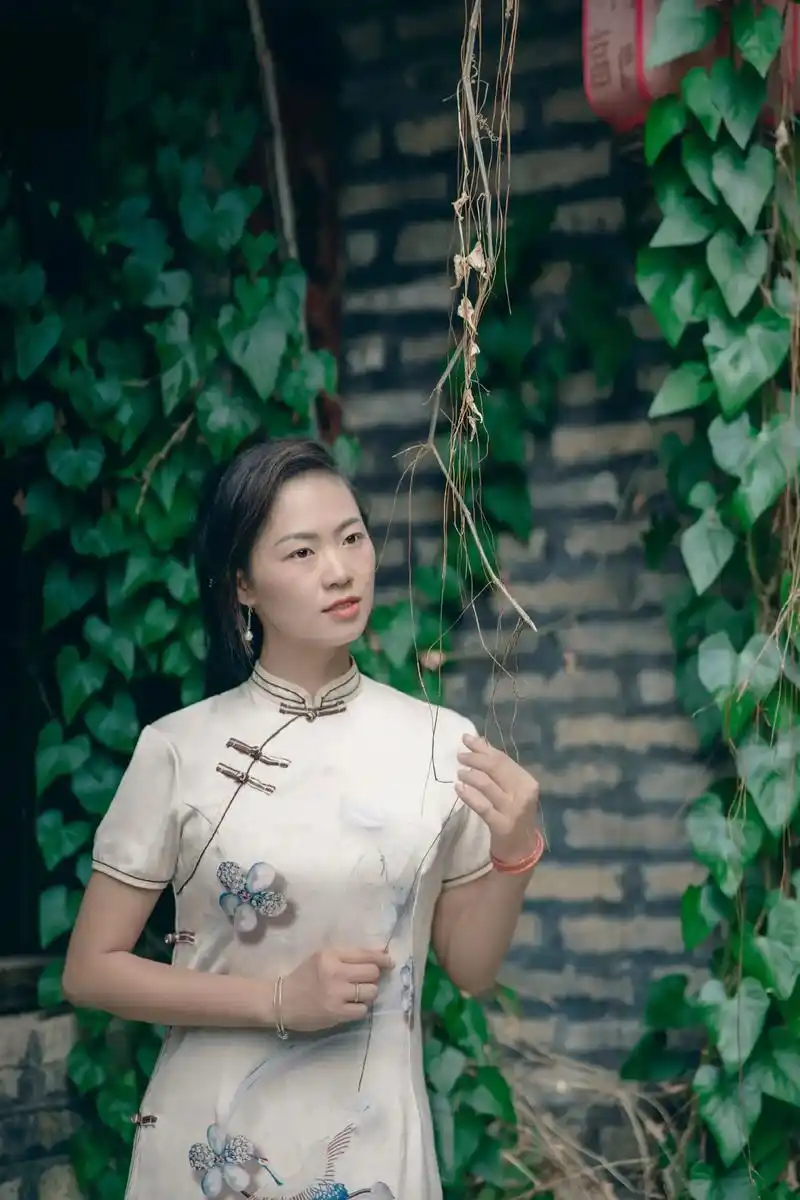 旗袍#人像摄影 #旗袍 #摄影 #随拍 - 抖音