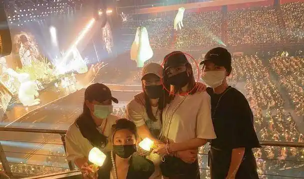 林心如罕同框,亲密搭肩前现任不避嫌,霍建华也在场_陈若仪_俩人_照片