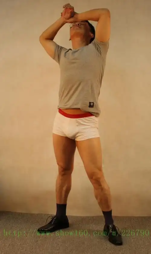 一是中国网民喜欢看人家脱衣服脱裤子,一般很正常的博客是没有人会