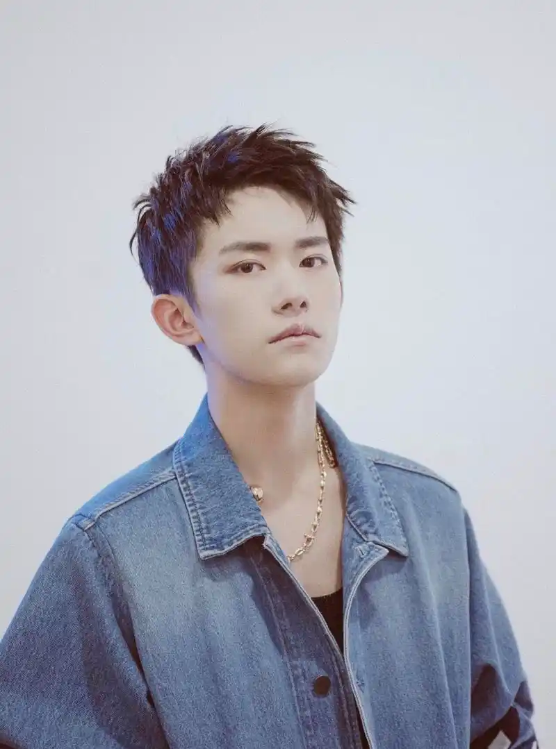 易烊千玺最帅图片壁纸_易烊千玺最新写真2018