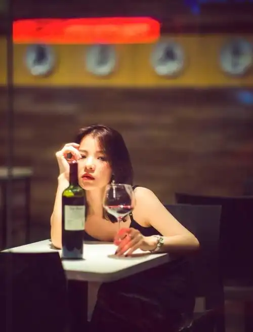 喝醉后才觉伤悲,青春来不及追回