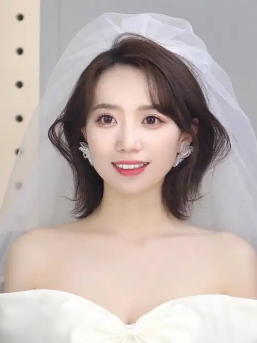 短发新娘婚礼造型白开水妆超减龄