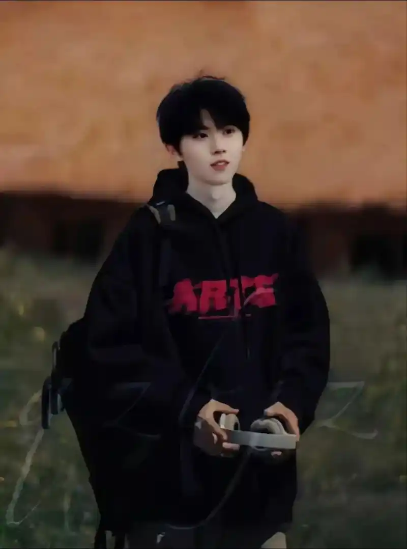 如果思念是一条围巾,那我一定会织得很长很长#马嘉祺 #马嘉祺 - 抖音