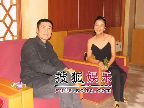 苏岩陈道明相约大会堂 为"红楼"选秀走红毯