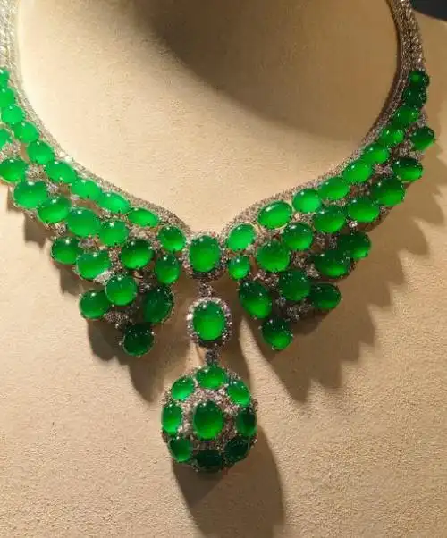 上海珠宝展,6.5亿翡翠套件亮瞎眼