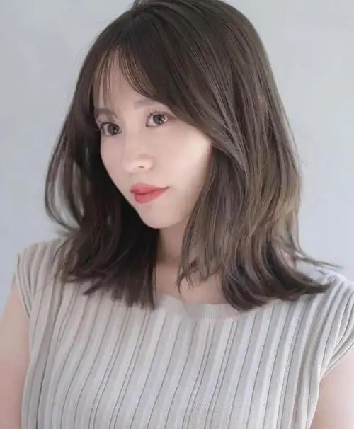 方脸女生适合的发型1