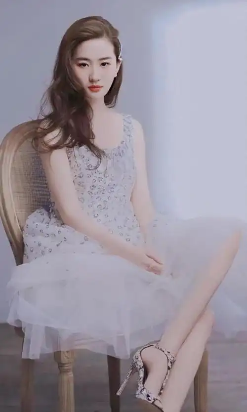 刘亦菲天生丽质的神仙姐姐仙气与性感并存