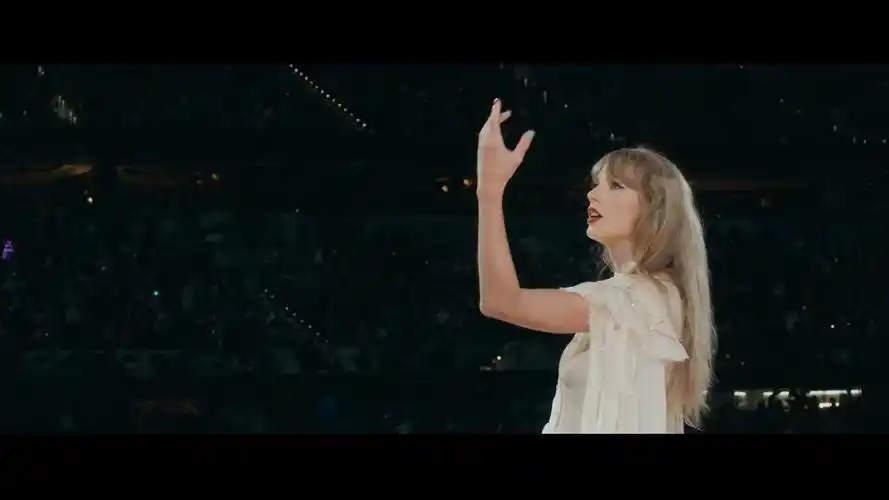 taylor swift巡演大电影《august》
