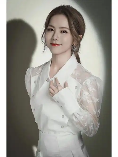 每天认识一个明星邓紫棋