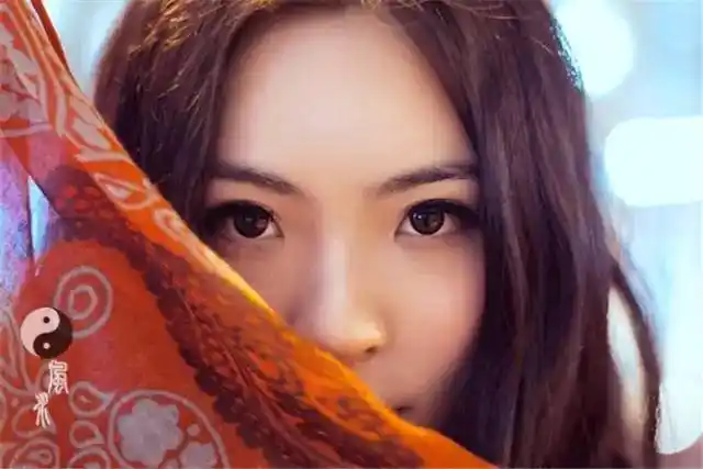 这8种面相的女人最易出轨!