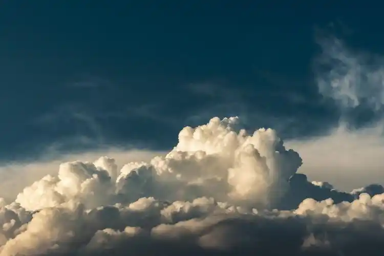 图片大全蓝天白云朵图片图片大全高空云朵摄影图片宽屏设计心形云朵