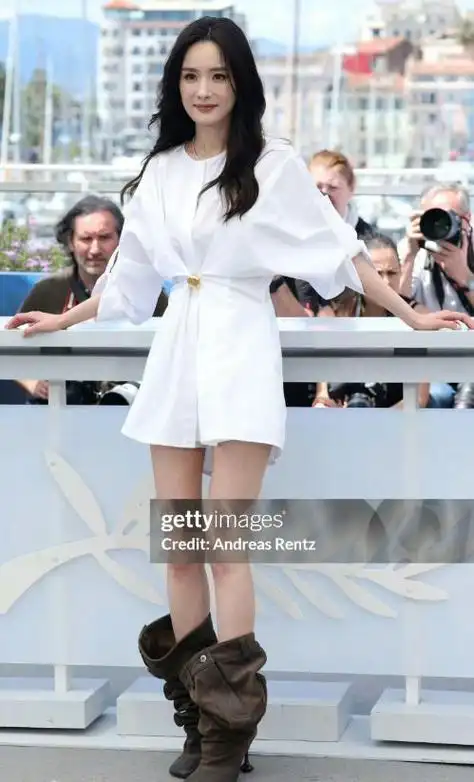 收手吧杨幂,别没完没了的"秀身材",再有料观众也会腻