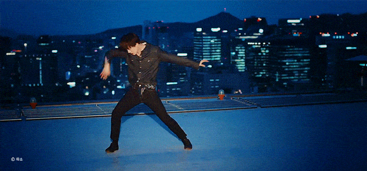 说到金钟仁舞蹈的话,那一定是历代级封神的存在吧～一起和这个帖子来