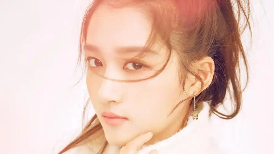 关晓彤高清写真宽屏壁纸下载