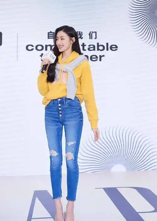 原创张天爱的踮脚蹲走红网络看清姿势后体重过百的人学不来