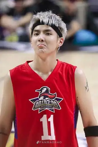 如何评价吴亦凡的身材?