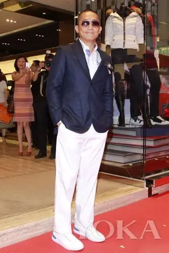 梁朝伟寸头造型亮相 显沧桑大叔范