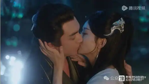 《与凤行》圆房名场面引热议,林更新赵丽颖深情接吻,网友:男主嘴没有
