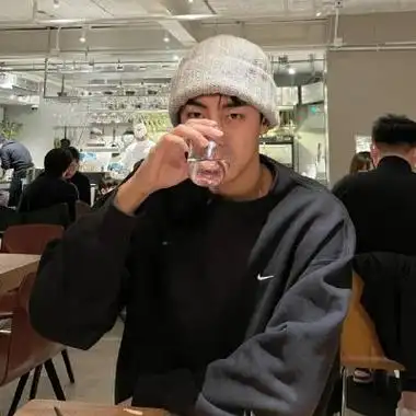 成熟稳重风格的头像