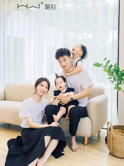 人间小团圆 #笔记灵感家有儿女,一家四口不需要刻意摆拍越简单,越