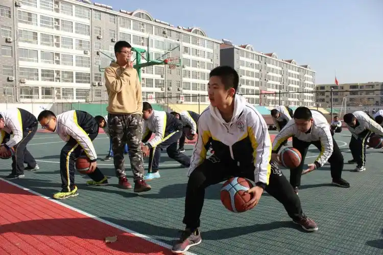 观摩体育示范课堂,打造艺体特色品牌——东平县实验中学组织观摩体育