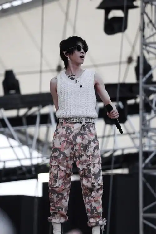 肌肉线条…#2023华晨宇火星演唱会