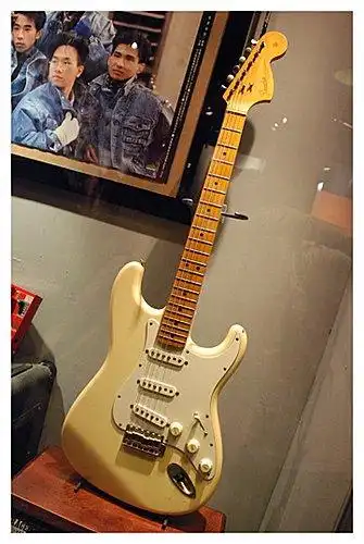 盘点黄家驹一生用过的吉他(上)