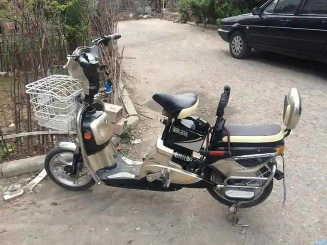 出售二手9成新爱玛电动车一辆