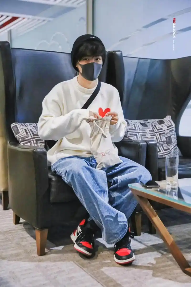 一些机场穿搭皂片 #糟糕是心动的感觉 #一眼沦陷 #肖战考古 - 抖音