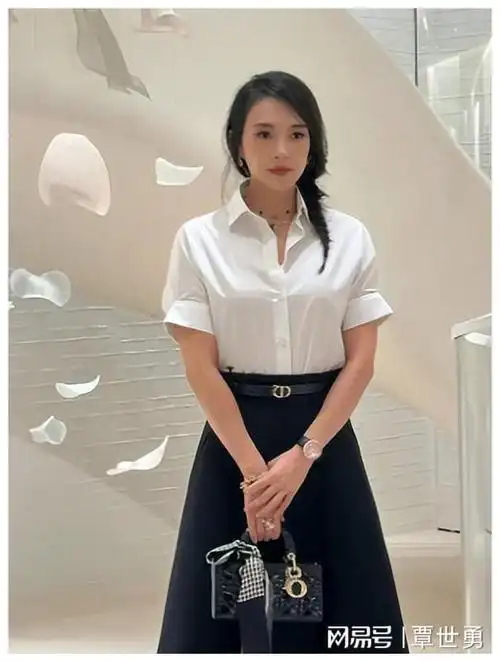 章子怡独自起风云漂漂羽毛品牌时隐时现